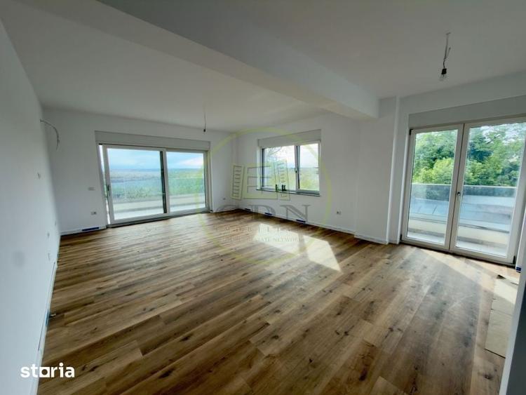 Apartament cu 3 camere decomandat în Siloz