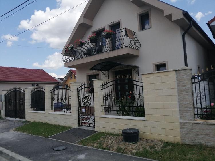 Casă cu 4 camere cu Teren 300 Mp în Haieu