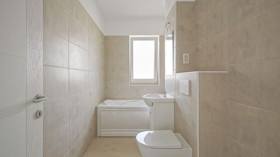 Apartament cu 3 camere decomandat în Sânpetru