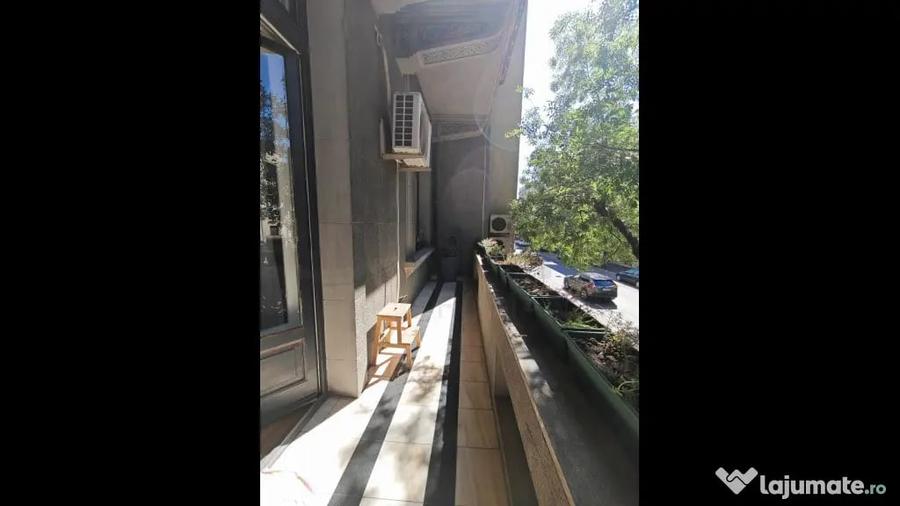 Apartament cu 4 camere semidecomandat în Dacia