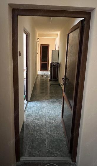 Apartament cu 4 camere semidecomandat în Motru