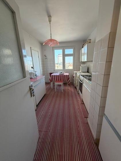Apartament cu 3 camere semidecomandat, mobilat în Ultracentral