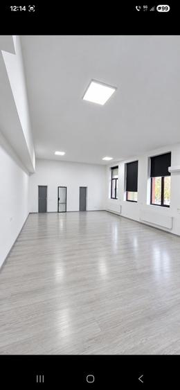 Spațiu comercial, de 895 mp, în Exterior Vest