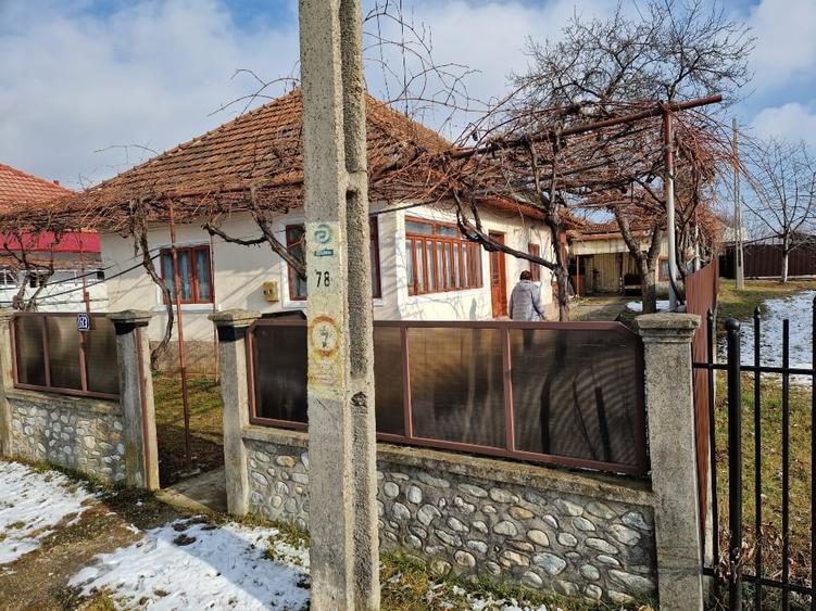 Casă individuală cu 3 camere cu Teren 600 Mp în Baia de Fier
