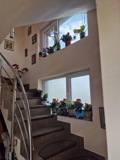 Casă cu 6 camere în Florești