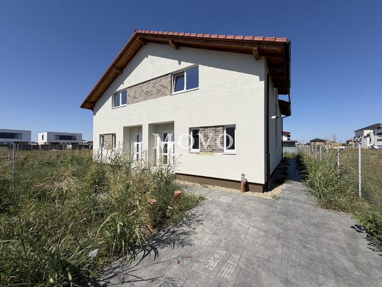 Duplex cu 4 camere cu Canalizare în Moșnița Nouă