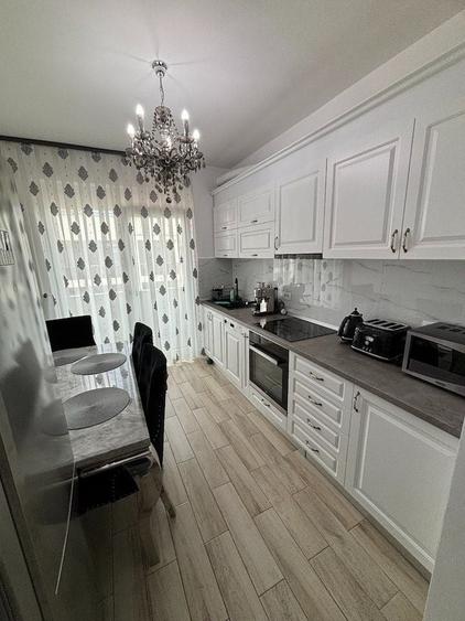 Apartament cu 3 camere decomandat în Exterior Vest