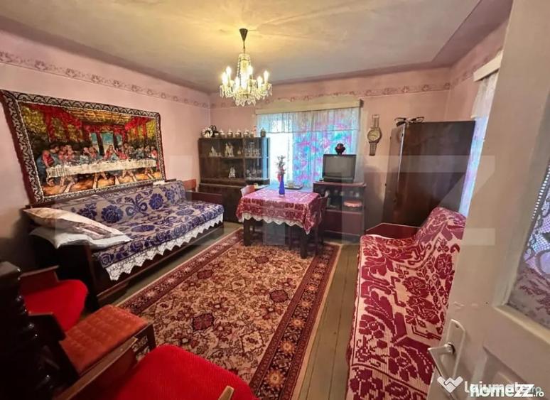 Casă cu 2 camere cu Teren 690 Mp în Petrești