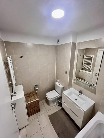 Apartament cu 3 camere decomandat, mobilat în Central