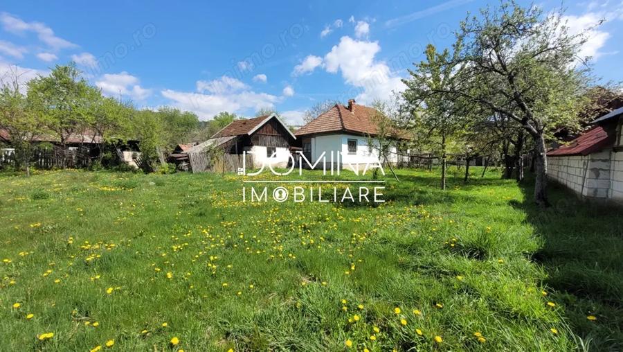 Casă cu 2 camere cu Teren 1583 Mp în Polovragi