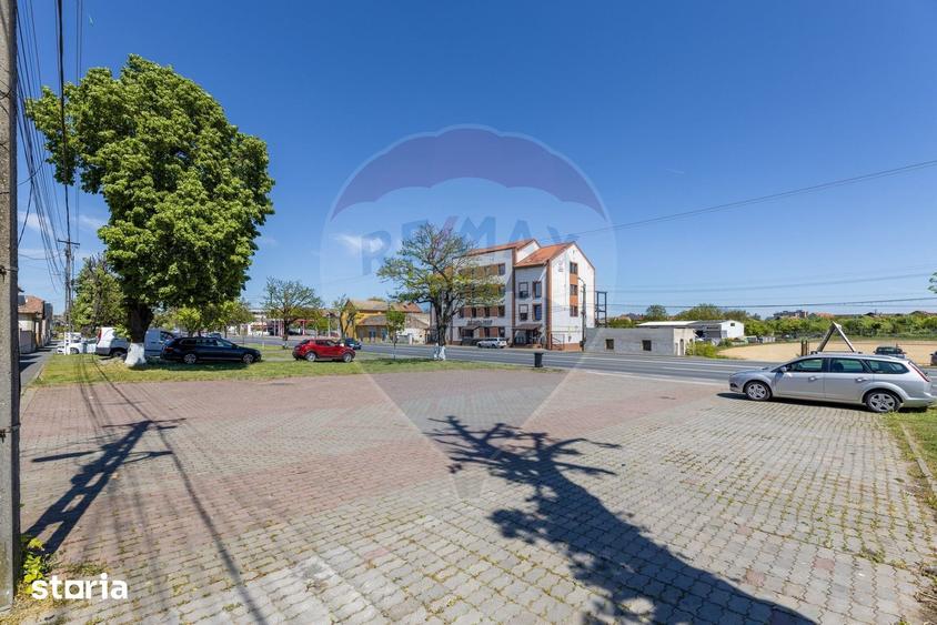 Spațiu comercial, de 400 mp, în Aradul Nou