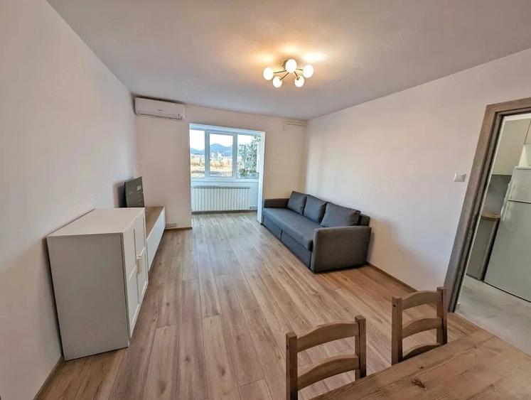 Apartament cu 2 camere semidecomandat în Centrul Civic