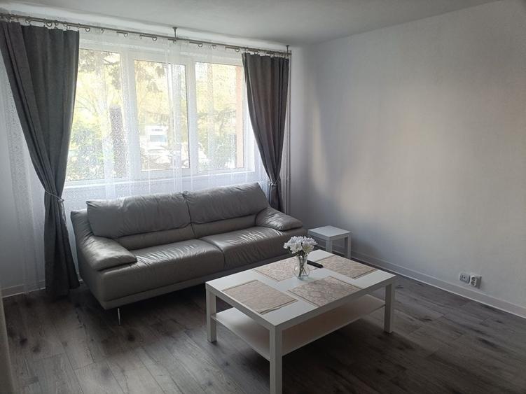 Apartament cu 2 camere decomandat în Titan