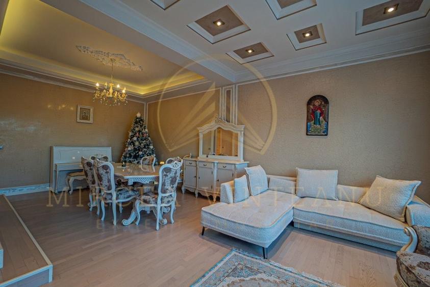 Casă individuală cu 10 camere cu Canalizare în Palazu Mare
