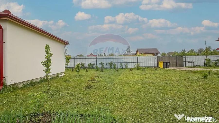 Casă cu 2 camere cu Teren 380 Mp în Podu Oltului