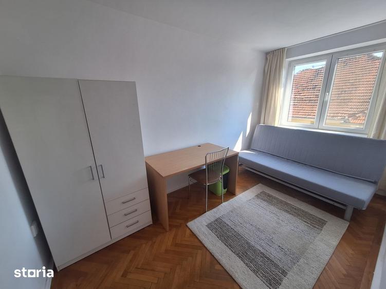 Apartament cu 3 camere în Badea Cârțan