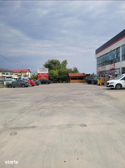 Spațiu comercial, de 1,000 mp, în Central