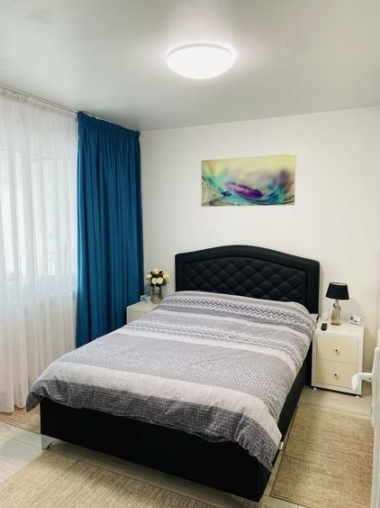 Apartament cu 3 camere semidecomandat în Podu Roș