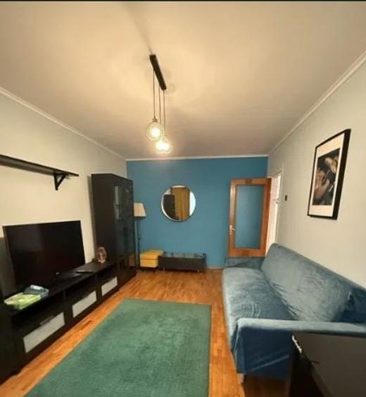 Apartament cu 3 camere decomandat, mobilat în Costin Georgian