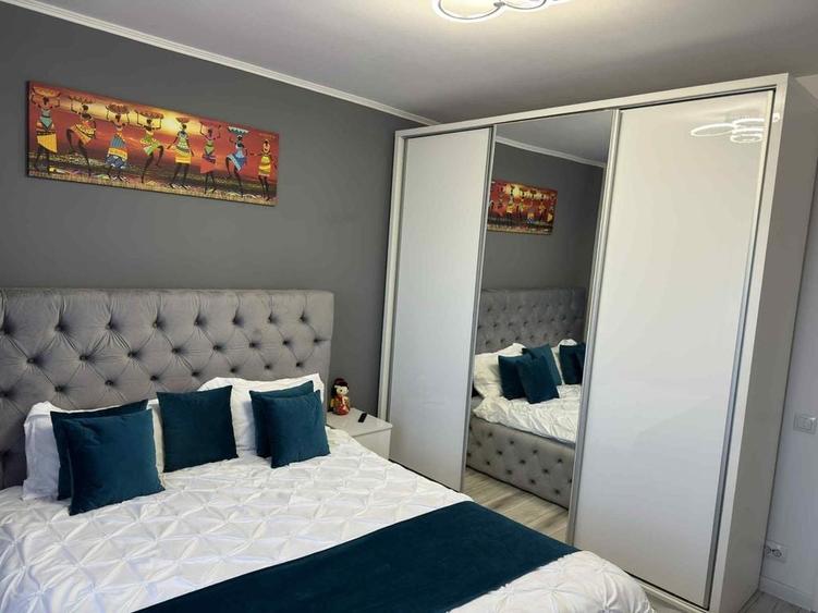 Apartament cu 3 camere decomandat în Rovine