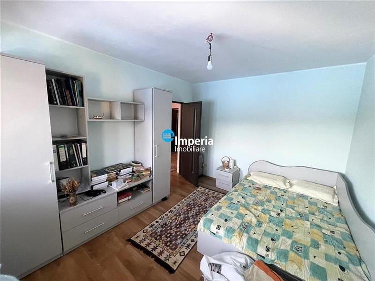 Casă individuală cu 7 camere cu Canalizare în Rediu