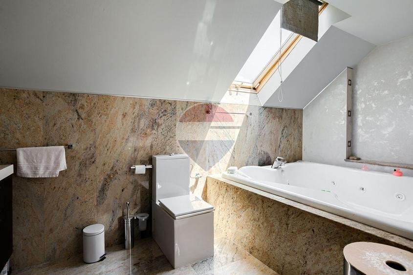 Casă individuală cu 7 camere cu Piscina în Nord