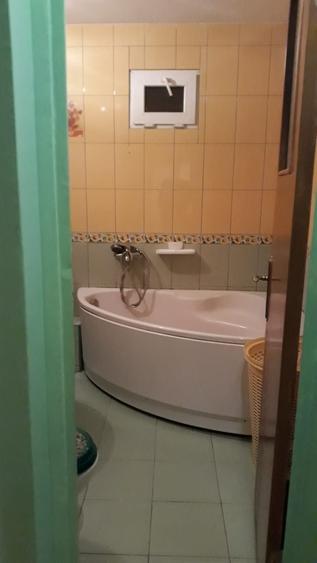 Apartament cu 4 camere decomandat în Gorjului