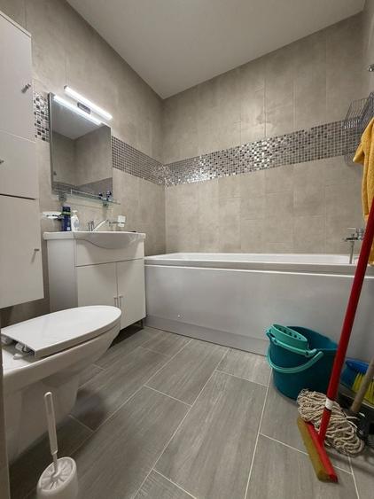 Apartament cu 3 camere semidecomandat, mobilat în Florești