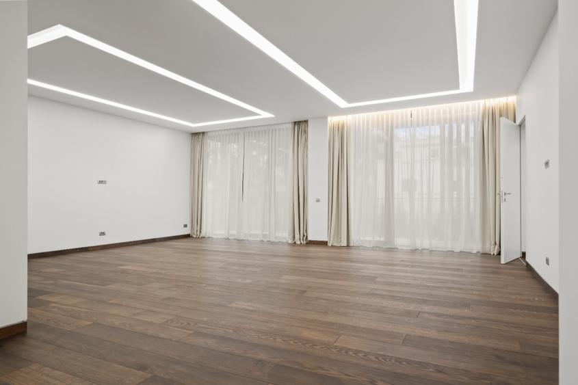 Apartament cu 5 camere decomandat în Arcul de Triumf