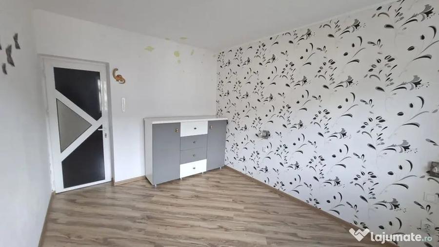 Apartament cu 3 camere decomandat în Ștefănești