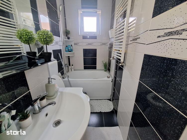 Apartament cu 3 camere semidecomandat în Girocului