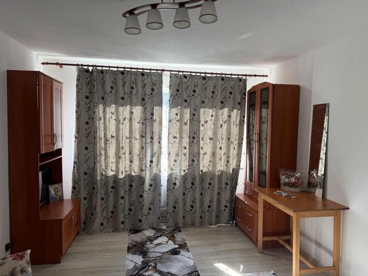 Apartament cu 2 camere semidecomandat în Teilor