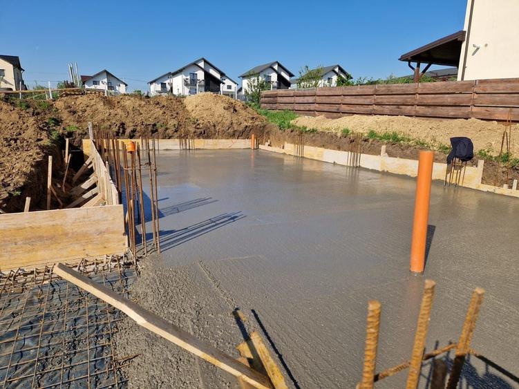 Teren Construcții intravilan de 1000 mp, în Valea Adâncă