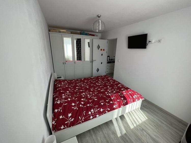 Apartament cu 2 camere decomandat în Calea București
