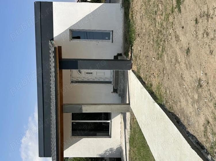 Casă cu 3 camere cu Teren 300 Mp în Corbu