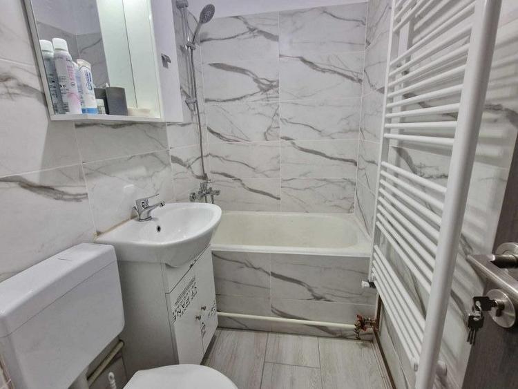 Apartament cu 3 camere decomandat în Preajba Mare