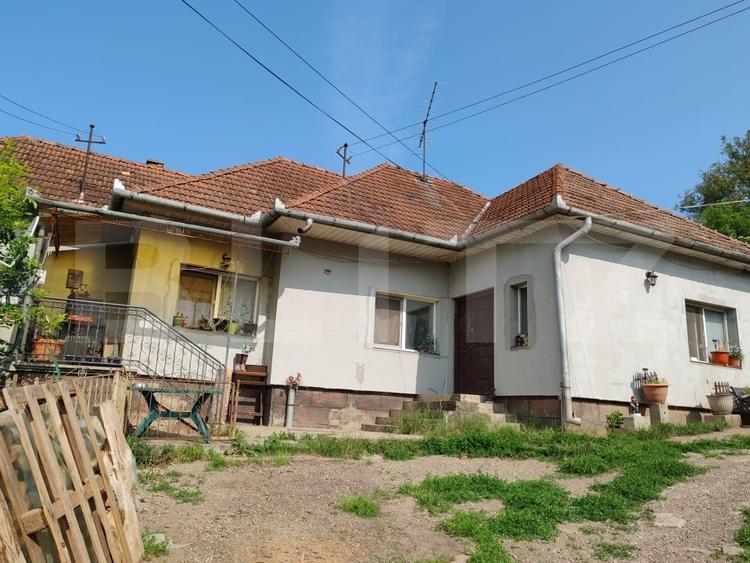 Casă individuală cu 3 camere cu Canalizare în Sânpaul