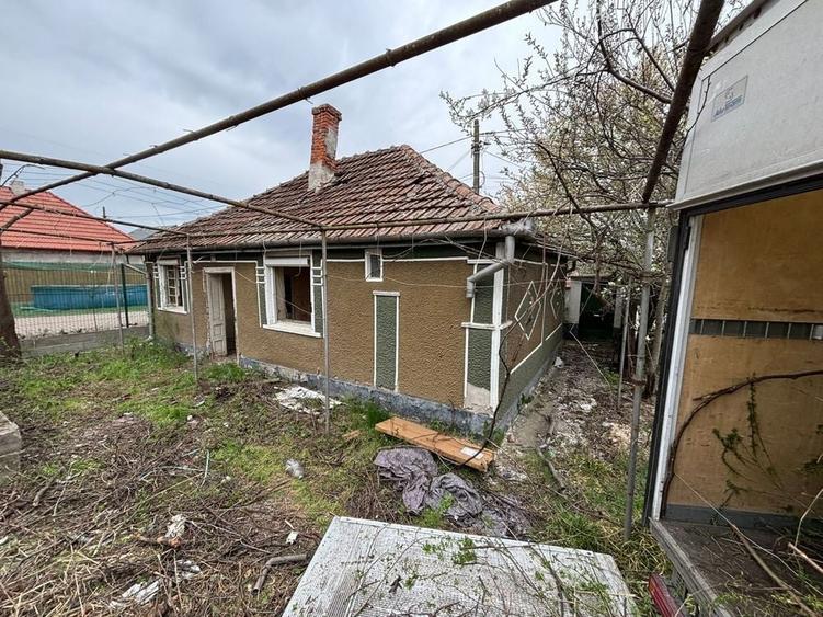Casă cu 4 camere în Central