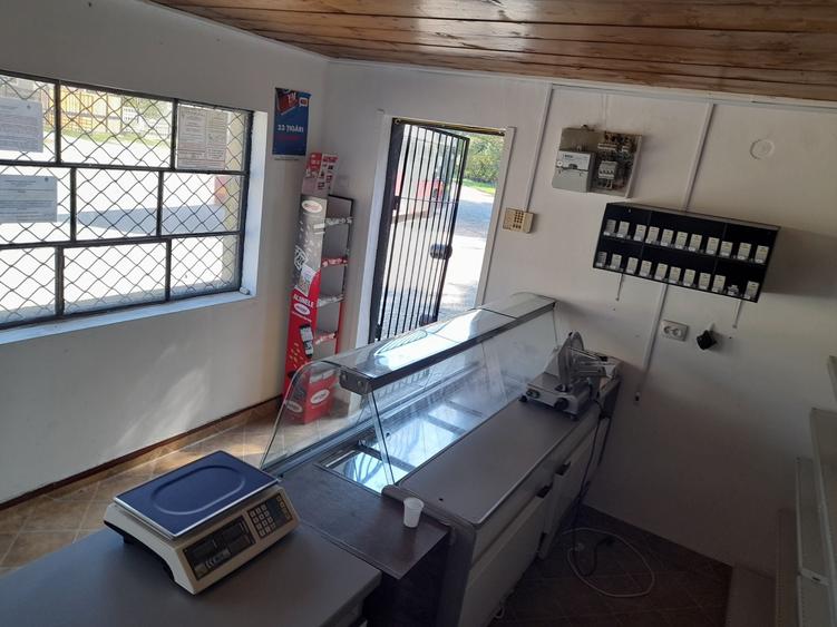Spațiu comercial, de 128 mp, în Boș