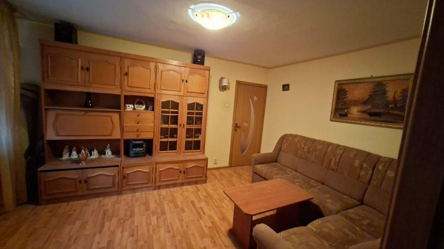 Apartament cu 2 camere semidecomandat în Uiești
