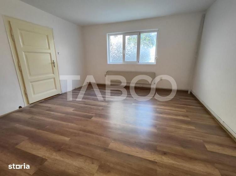 Apartament cu 3 camere decomandat, mobilat în Sub Arini