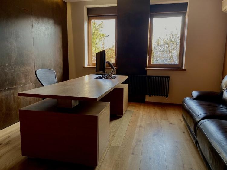 Casă cu 10 camere cu Teren 180 Mp în Calea Călărașilor