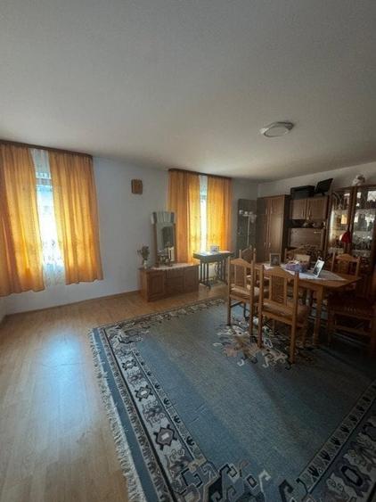 Casă cu 4 camere cu Teren 4400 Mp în Rădăuți
