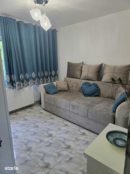 Apartament cu 4 camere decomandat în Micro 16