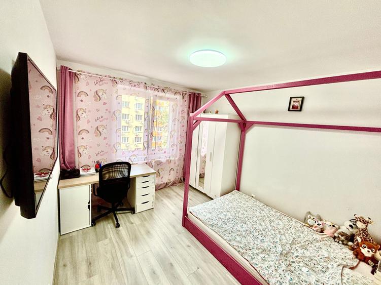 Apartament cu 3 camere decomandat în Titan