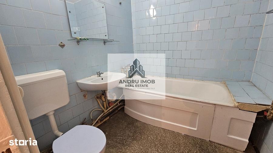 Apartament cu 3 camere decomandat în Vitan