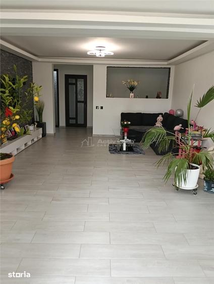 Casă cu 7 camere cu Teren 1100 Mp în Central