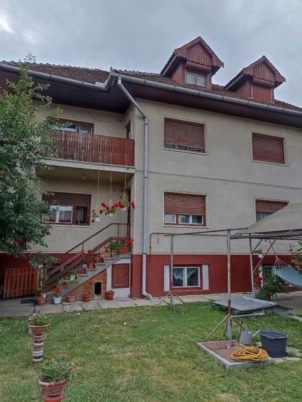 Casă cu 7 camere cu Canalizare în Spitalului