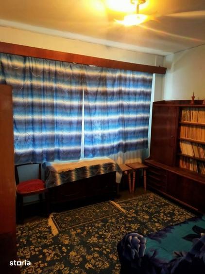 Apartament cu 3 camere decomandat în Școlilor