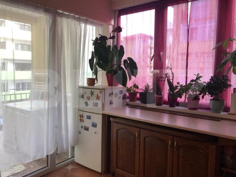 Apartament cu 3 camere semidecomandat, mobilat în Florești